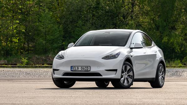 Vyzkoušeli jsme, jestli Elon Musk nekecá: Tesla Model Y se dočkala nové verze s dojezdem až 600 km